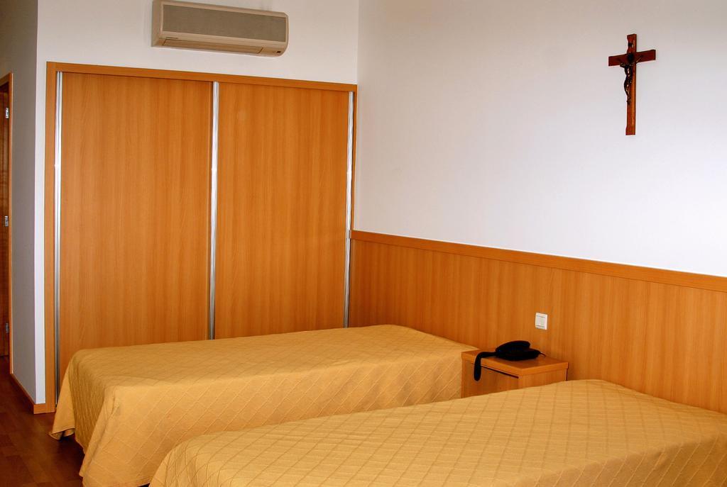 Casa De Retiros N. S. Perpetuo Socorro Hotell Guimarães Rom bilde