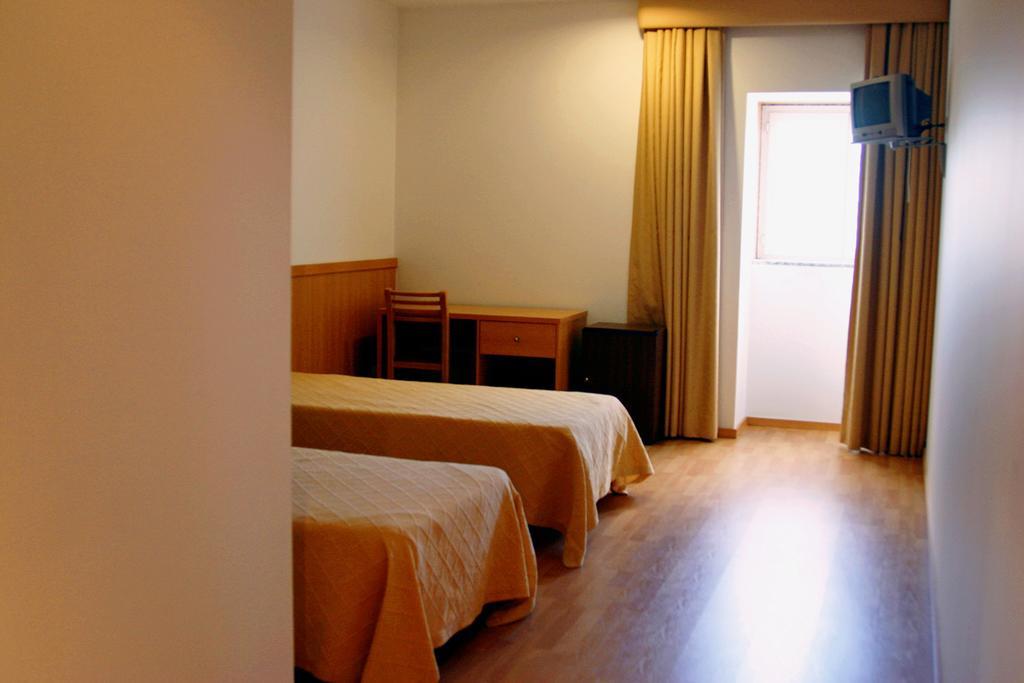 Casa De Retiros N. S. Perpetuo Socorro Hotell Guimarães Eksteriør bilde
